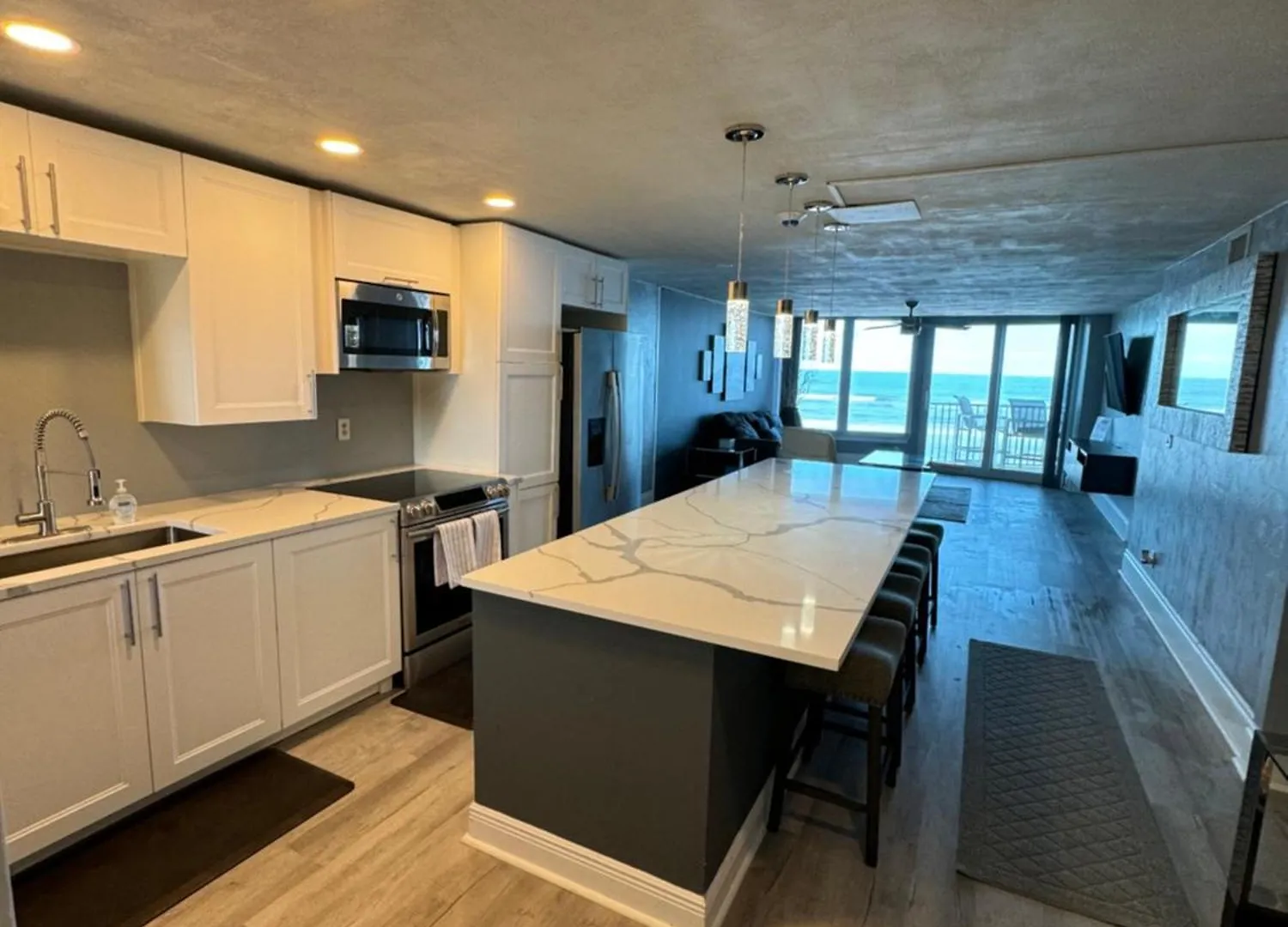 Apartment Direct Oceanfront No-Drive Beach Condo Daytona Beach