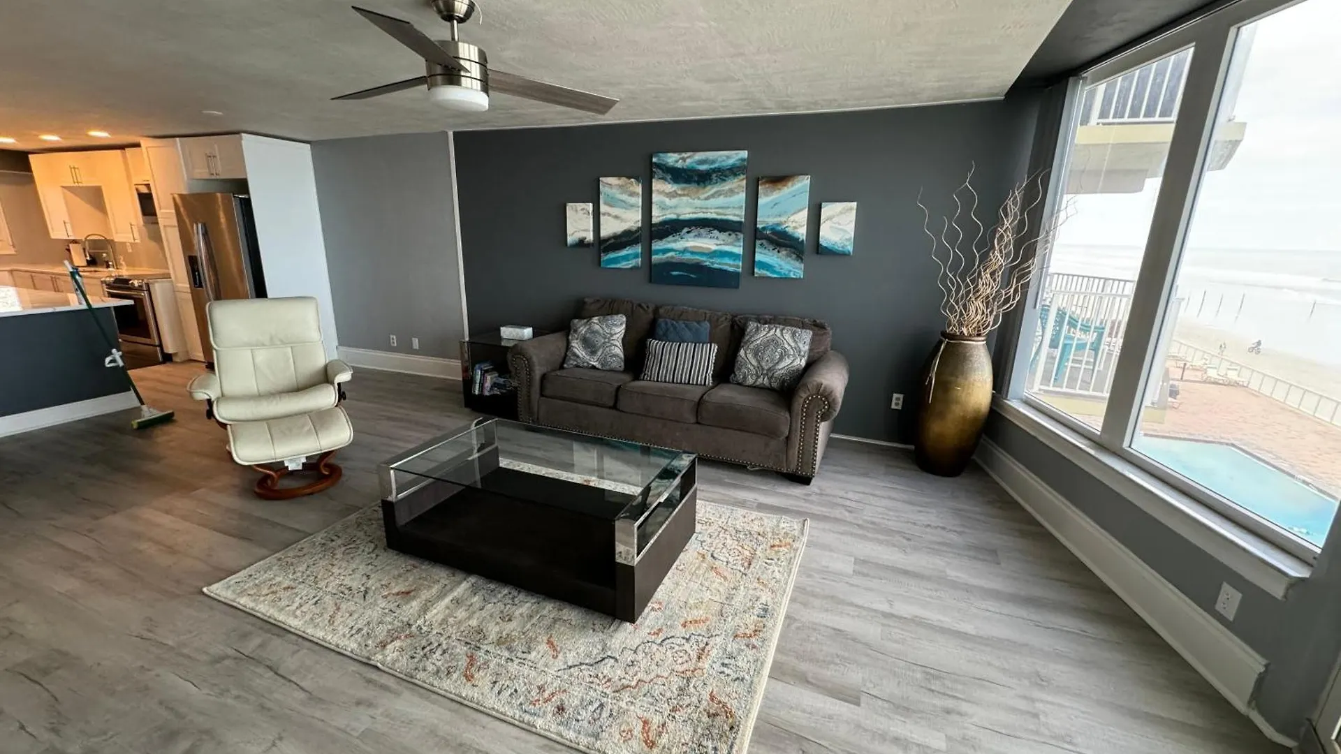 Direct Oceanfront No-Drive Beach Condo location