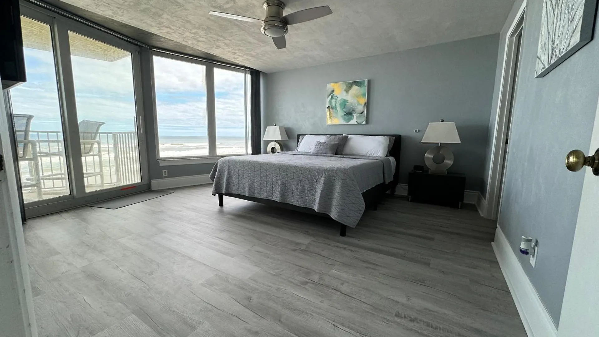 Apartment Direct Oceanfront No-Drive Beach Condo Daytona Beach United States